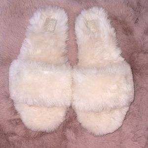 ❌SOLD❌Brand New UGG Fluff Slipper